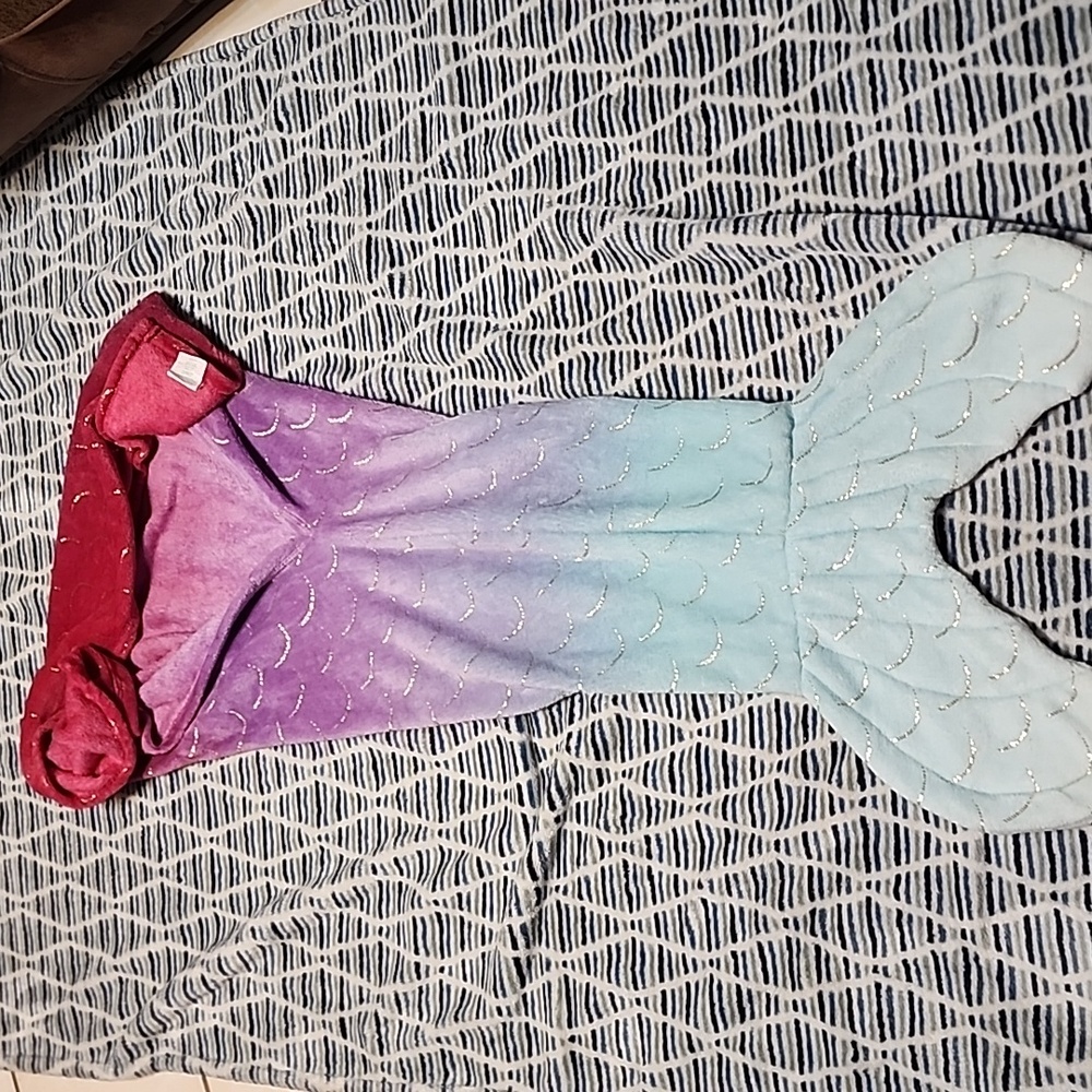 Mermaid 🧜‍♀️ tail blanket!